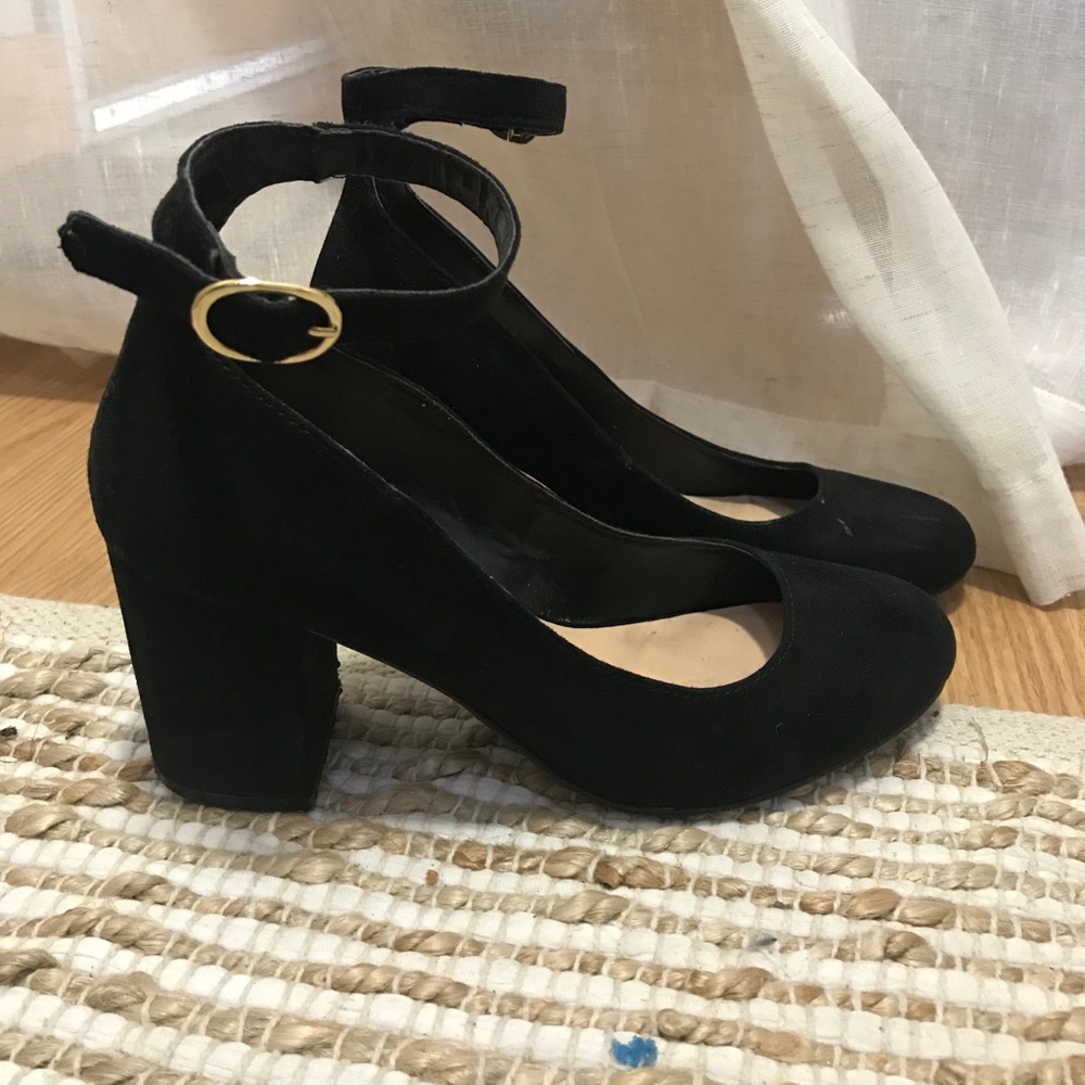Black closed toed heels
